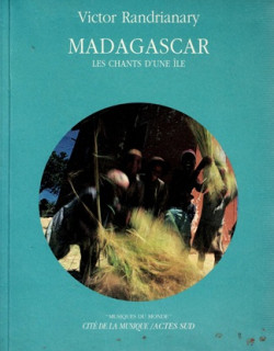 MADAGASCAR - LES CHANTS D'UNE ÎLE + CD - LIVRE DISQUE - VICTOR RANDRIANARY - 2001 MADAGASCAR - LES CHANTS D'UNE ÎLE + CD - LIVRE DISQUE - VICTOR RANDRIANARY - 2001