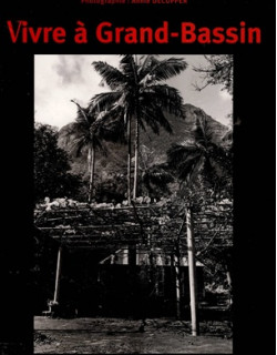 VIVRE A GRAND-BASSIN - MURIELE DOUYERE - 2002